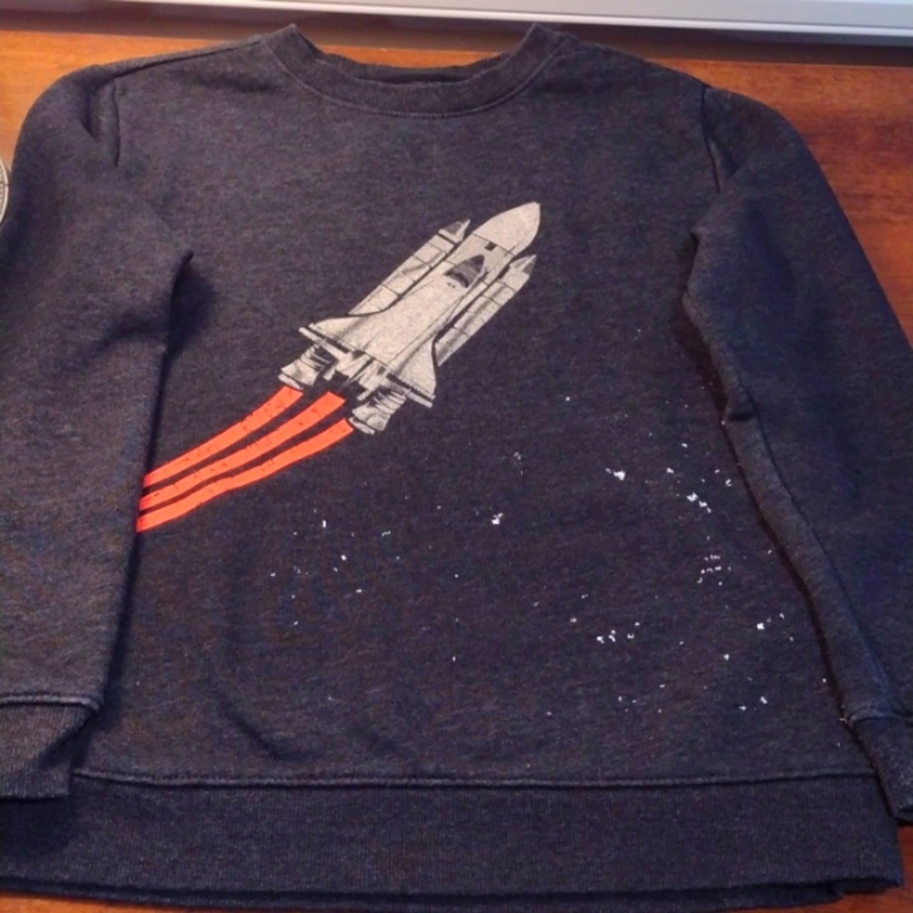 Cat & Jack Rocket Ship gray sweatshirt, size 6/7 Excellent condition!